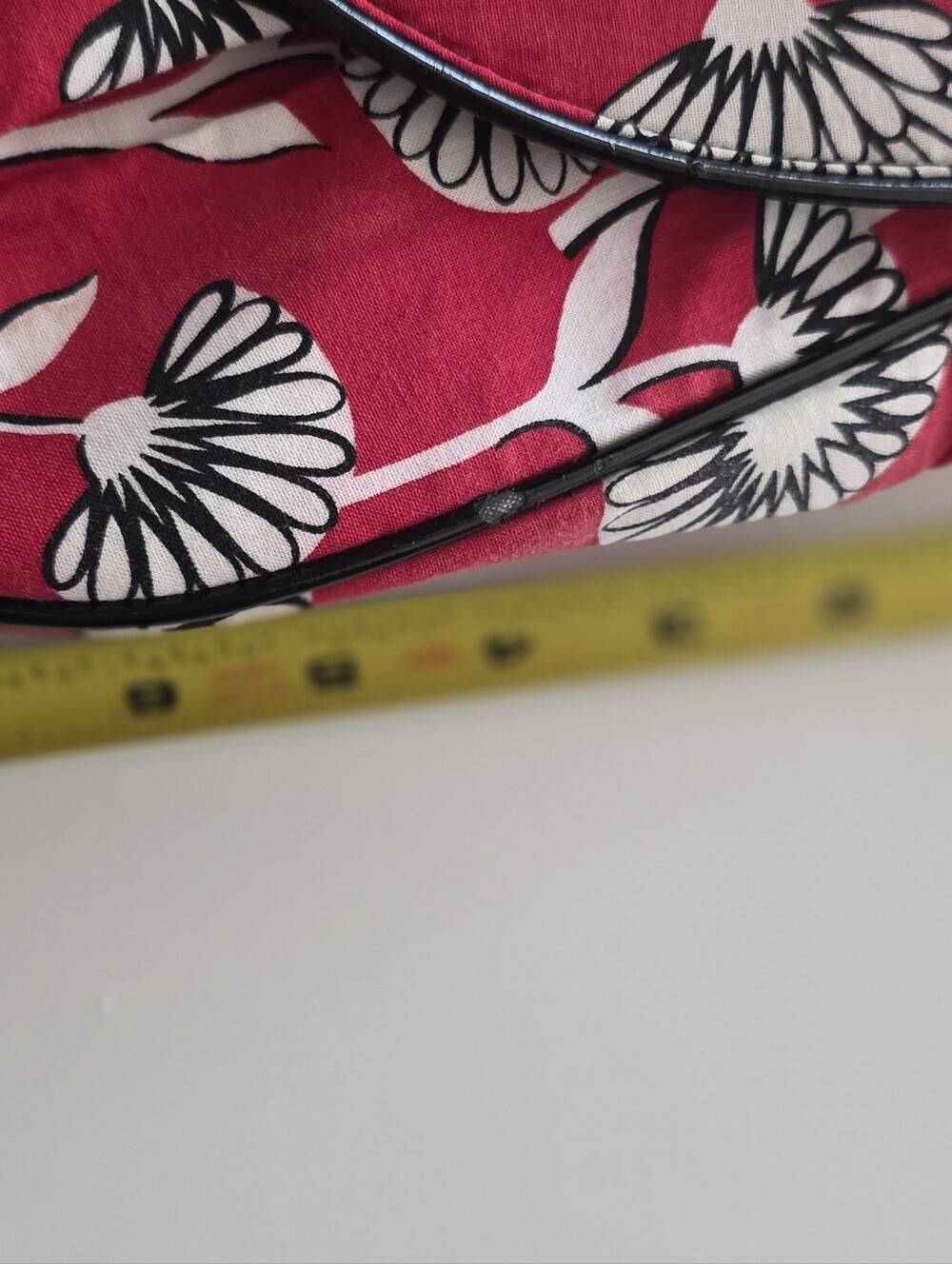 Vera Bradley Deco Daisy Shoulder Bag Red White Medium Cotton - Picture 4 of 10